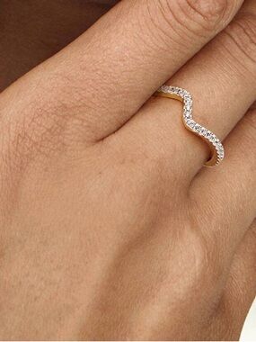 Pandora | Sparkling Wave Ring